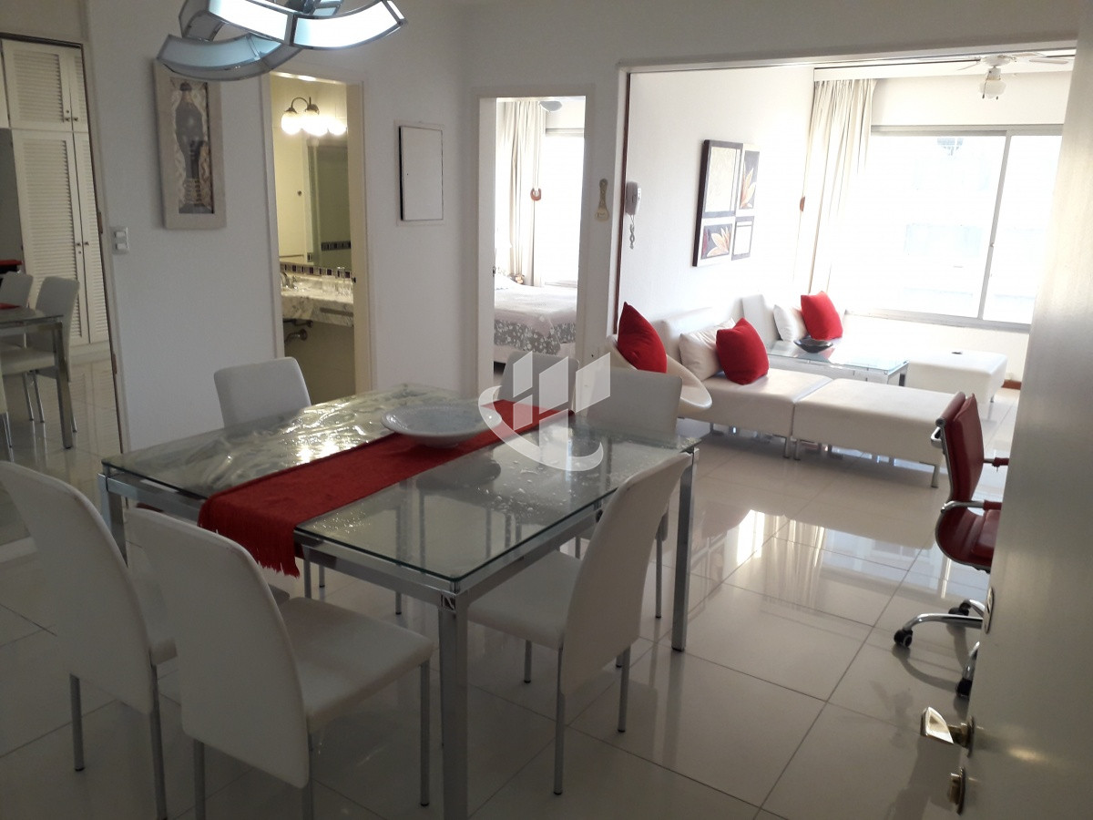 Apartamento ID.1730 - edificio a metros de playa brava 