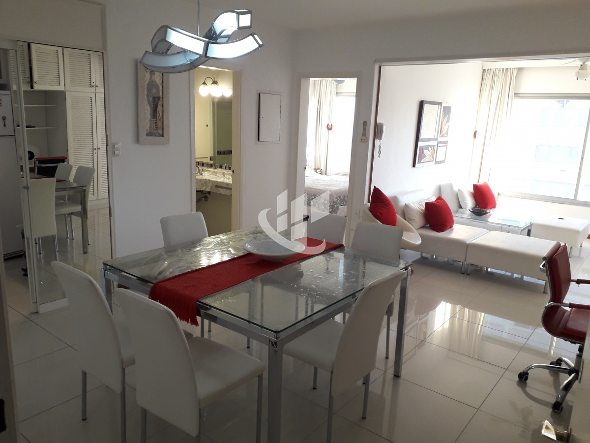 Apartamento ID.1730 - edificio a metros de playa brava 