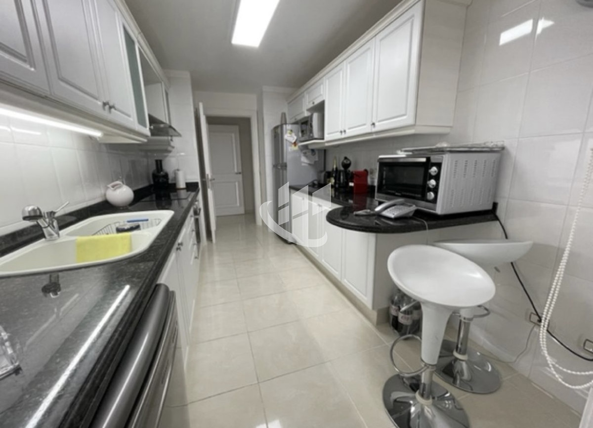 Apartamento ID.860 - Venta, departamento, 3 dormitorios y dependencia, primera línea, Mansa, Punta del Este