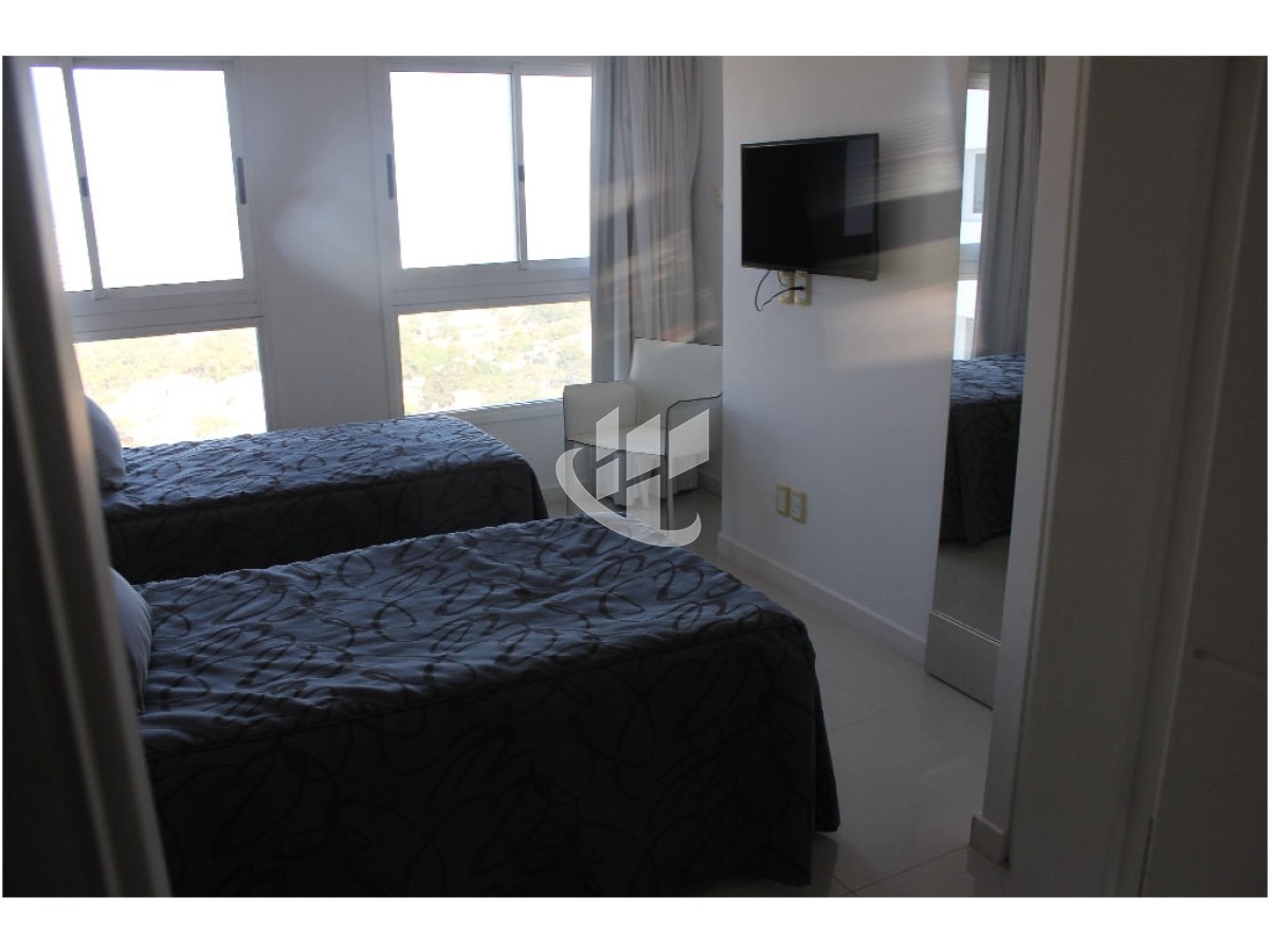 Apartamento ID.406 - Venta apartamento, 3 dormitorios y dependencia, piso alto, Mansa, Punta del Este
