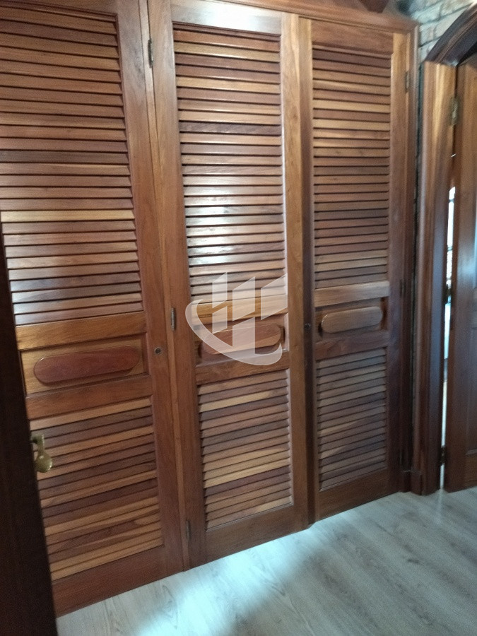 Casa ID.1250 - VENTA DE HERMOSA CASA 5 DORMITORIOS EN SUITE, A METROS DEL MAR.