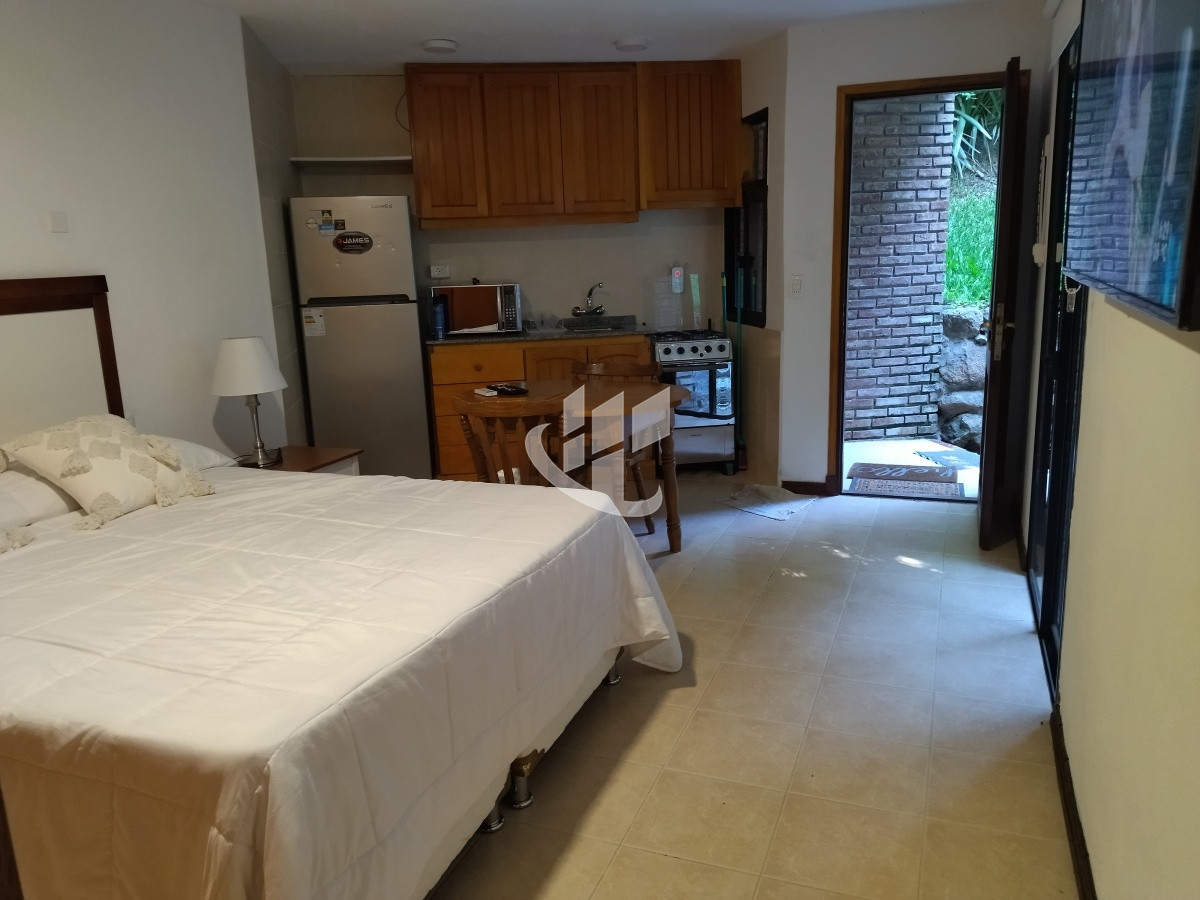Casa ID.1250 - VENTA DE HERMOSA CASA 5 DORMITORIOS EN SUITE, A METROS DEL MAR.