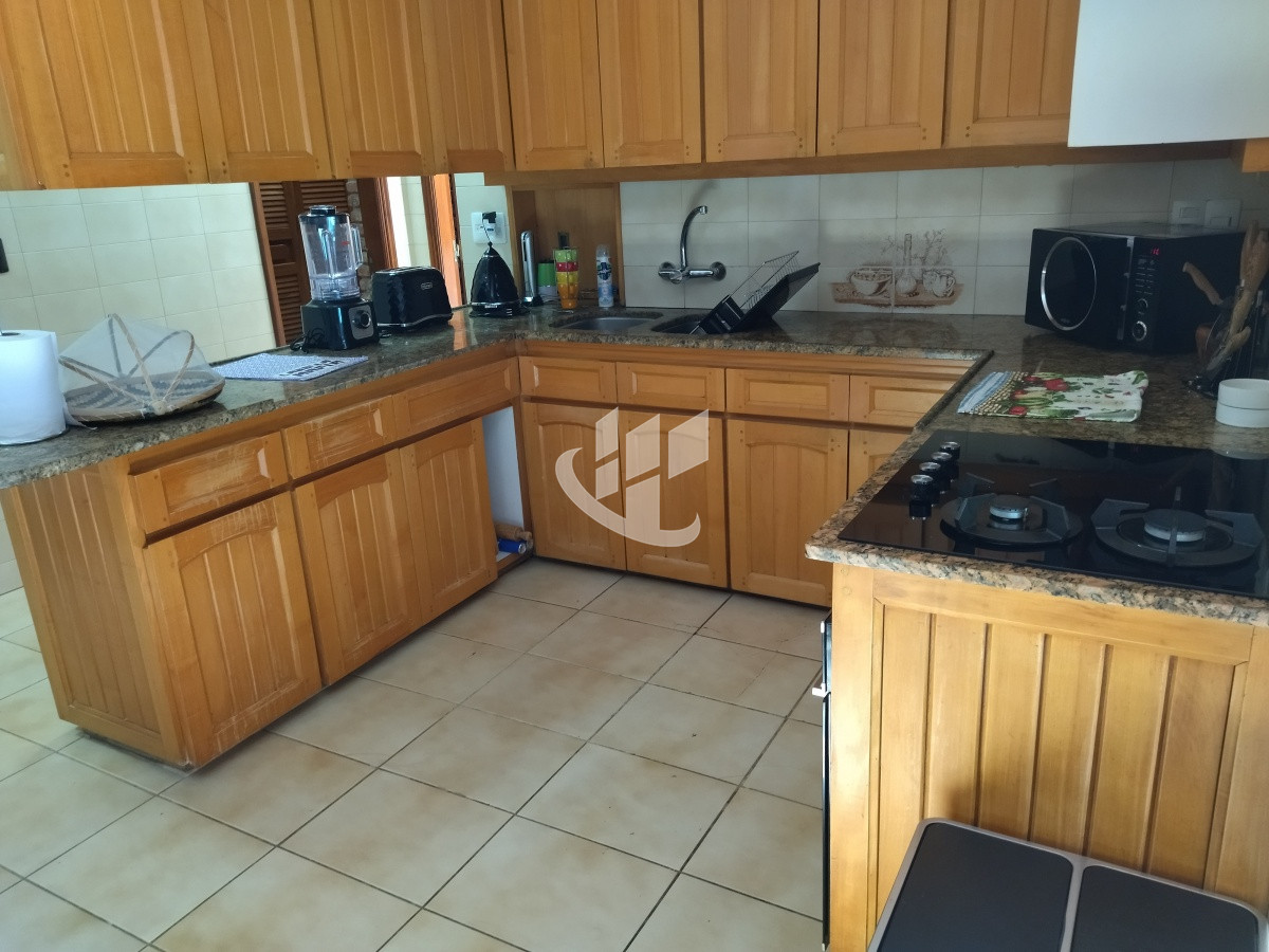 Casa ID.1250 - VENTA DE HERMOSA CASA 5 DORMITORIOS EN SUITE, A METROS DEL MAR.