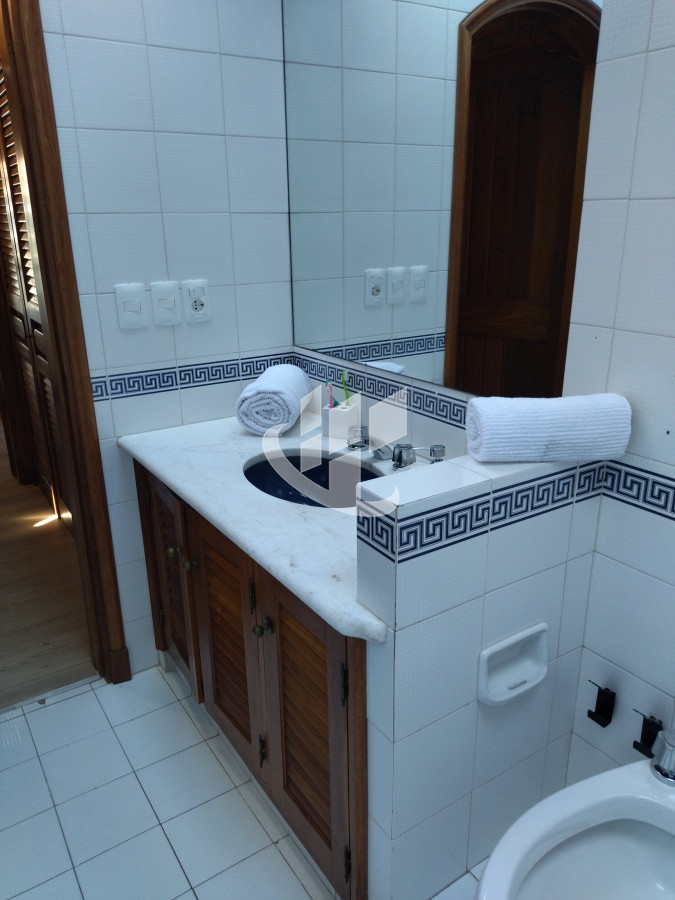 Casa ID.1250 - VENTA DE HERMOSA CASA 5 DORMITORIOS EN SUITE, A METROS DEL MAR.