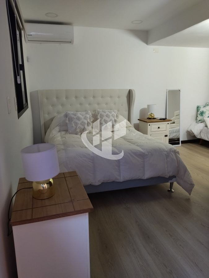 Casa ID.1250 - VENTA DE HERMOSA CASA 5 DORMITORIOS EN SUITE, A METROS DEL MAR.