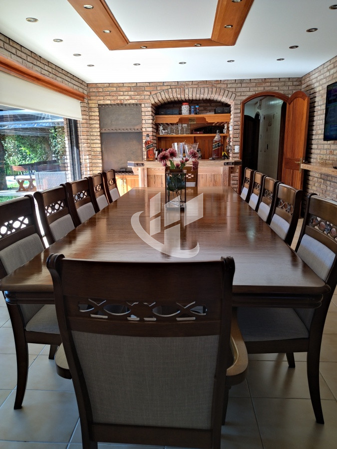 Casa ID.1250 - VENTA DE HERMOSA CASA 5 DORMITORIOS EN SUITE, A METROS DEL MAR.