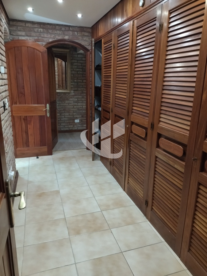 Casa ID.1250 - VENTA DE HERMOSA CASA 5 DORMITORIOS EN SUITE, A METROS DEL MAR.