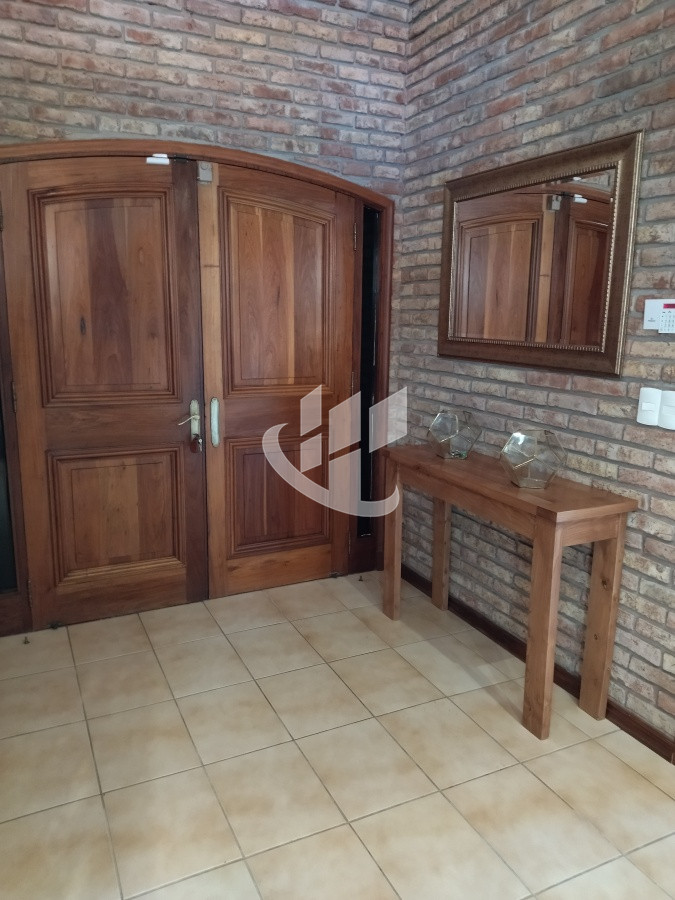 Casa ID.1250 - VENTA DE HERMOSA CASA 5 DORMITORIOS EN SUITE, A METROS DEL MAR.