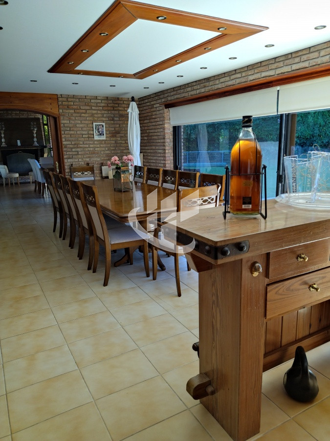 Casa ID.1250 - VENTA DE HERMOSA CASA 5 DORMITORIOS EN SUITE, A METROS DEL MAR.