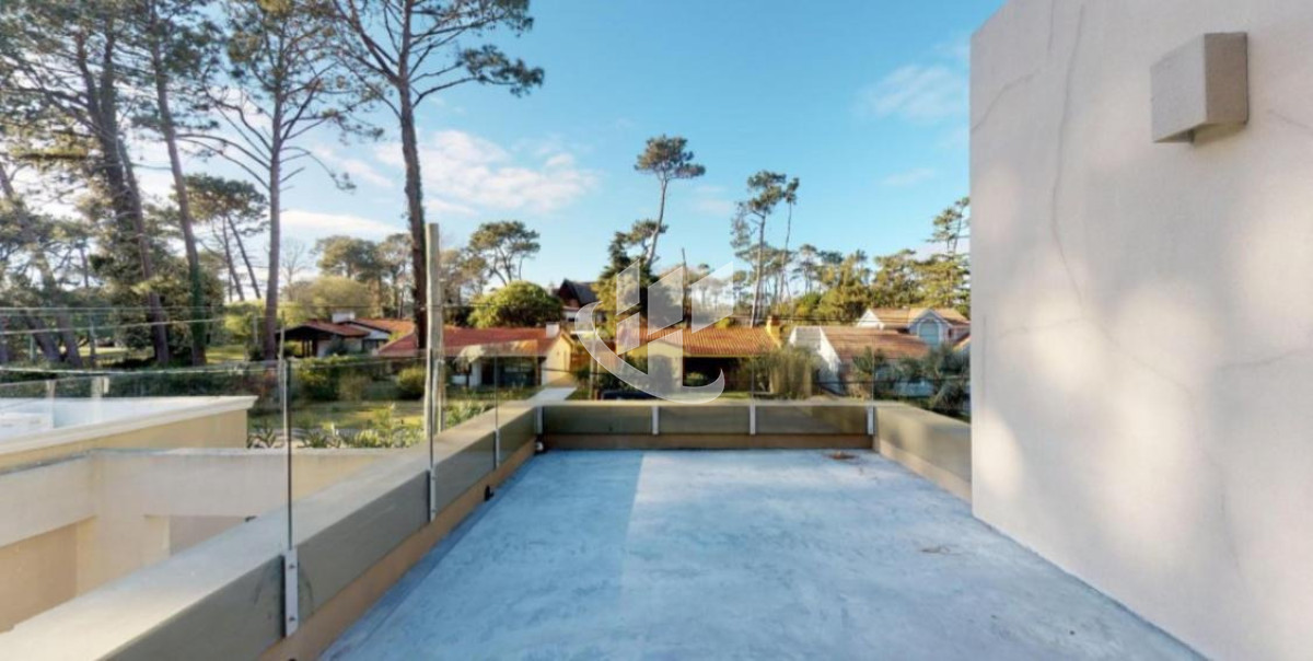 Casa ID.2656 - PUNTA DEL ESTE MANSA CASA DE 3 DORMITORIOS PISCINA CLIMATIZADA