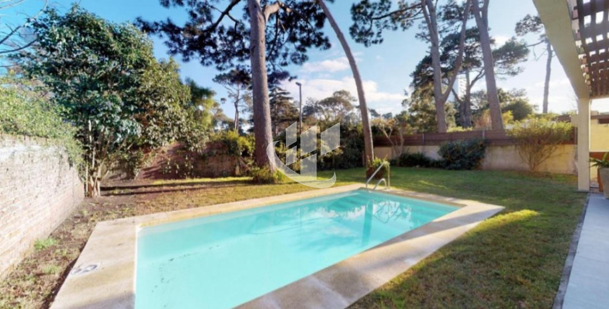 Casa ID.2656 - PUNTA DEL ESTE MANSA CASA DE 3 DORMITORIOS PISCINA CLIMATIZADA