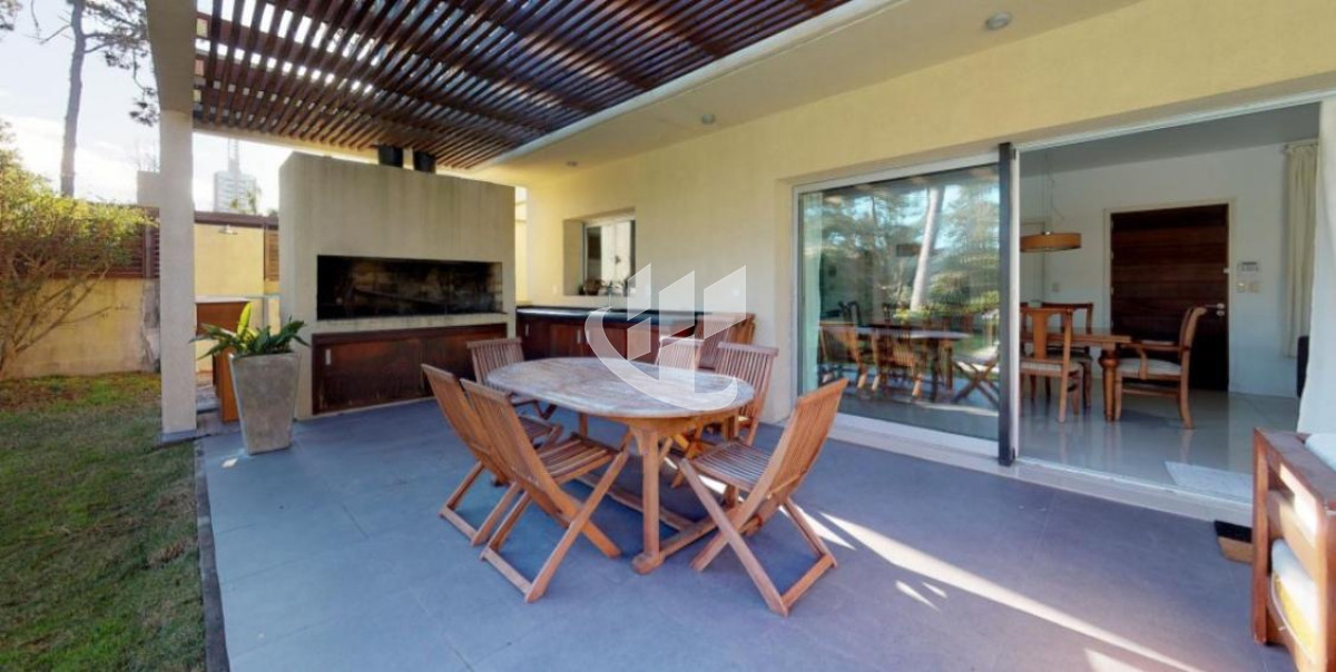 Casa ID.2656 - PUNTA DEL ESTE MANSA CASA DE 3 DORMITORIOS PISCINA CLIMATIZADA