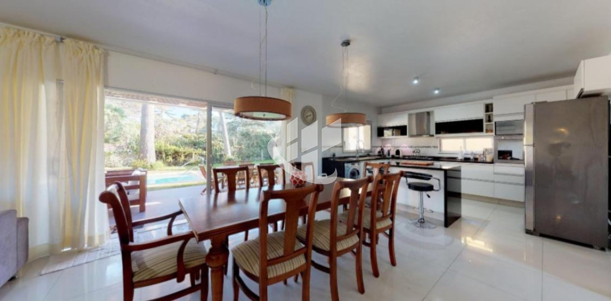 Casa ID.2656 - PUNTA DEL ESTE MANSA CASA DE 3 DORMITORIOS PISCINA CLIMATIZADA