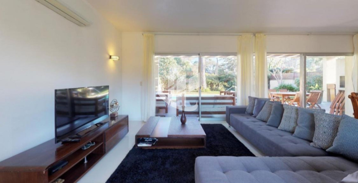 Casa ID.2656 - PUNTA DEL ESTE MANSA CASA DE 3 DORMITORIOS PISCINA CLIMATIZADA