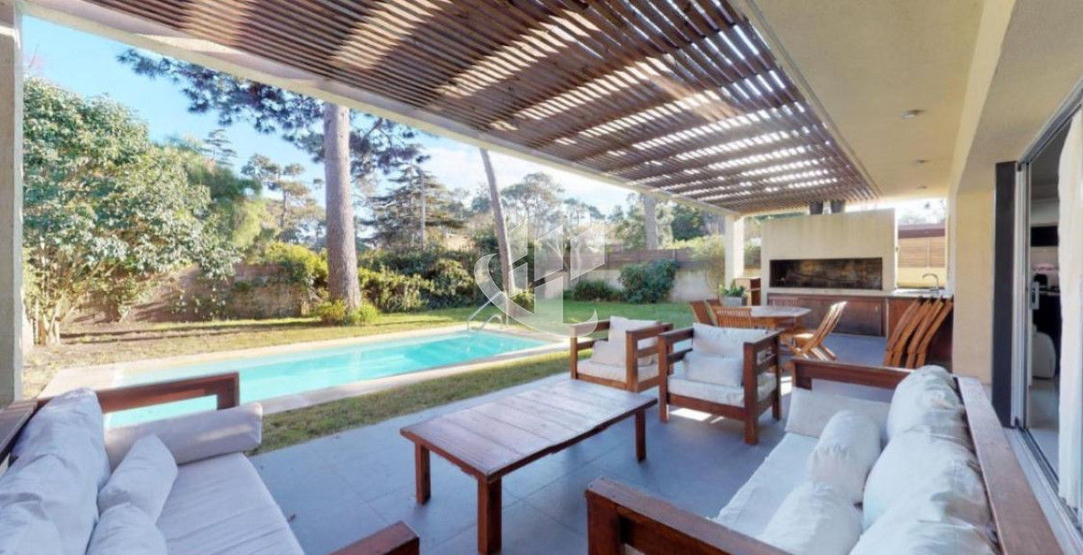 Casa ID.2656 - PUNTA DEL ESTE MANSA CASA DE 3 DORMITORIOS PISCINA CLIMATIZADA
