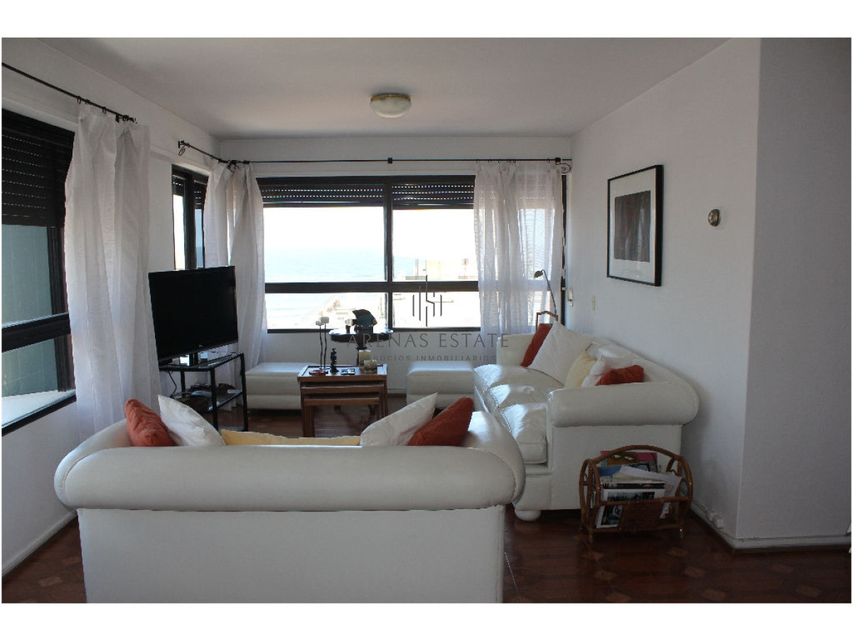Apartamento ID.2780 -  Peninsula. 3 dormitorios, 1 en suite y dependencia