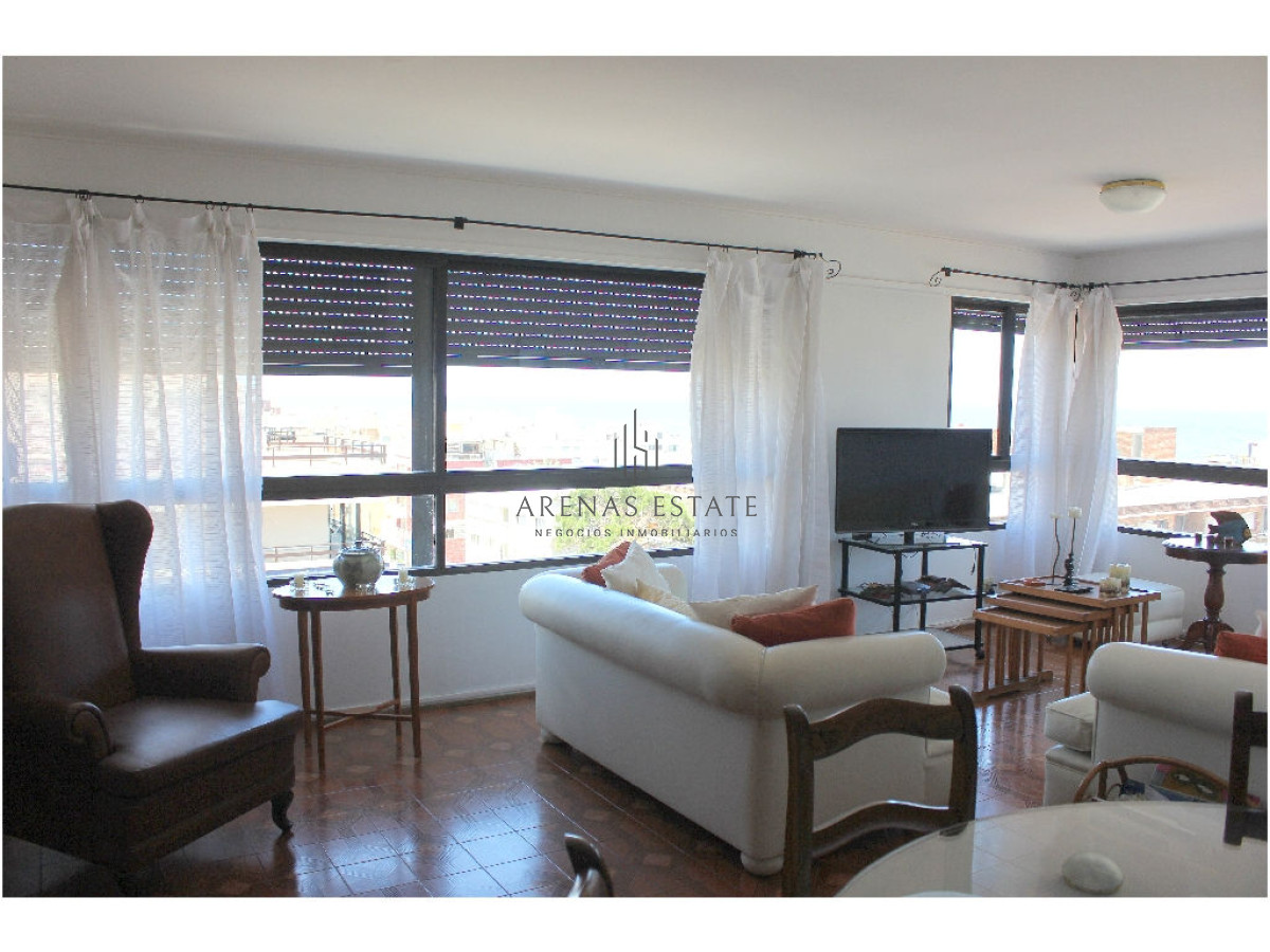 Apartamento ID.2780 -  Peninsula. 3 dormitorios, 1 en suite y dependencia