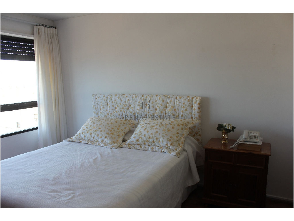 Apartamento ID.2780 -  Peninsula. 3 dormitorios, 1 en suite y dependencia