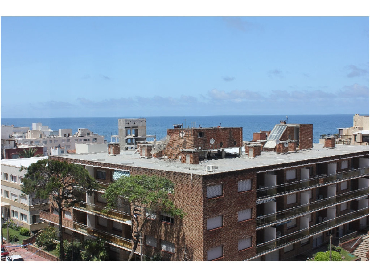 Apartamento ID.2780 -  Peninsula. 3 dormitorios, 1 en suite y dependencia