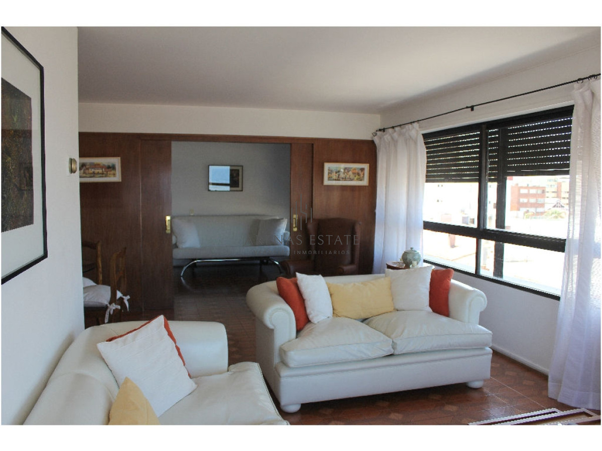 Apartamento ID.2780 -  Peninsula. 3 dormitorios, 1 en suite y dependencia