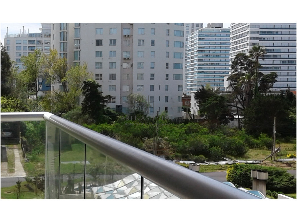Apartamento ID.2520 - Apartamento de  3 dormitorios en venta en Punta del Este 