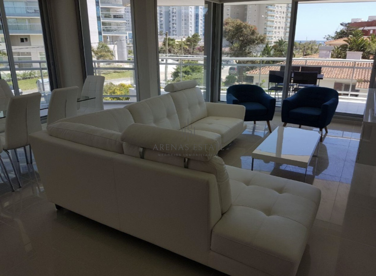 Apartamento ID.2186 - Apartamento de 3 dormitorios en Mansa , Punta del Este 