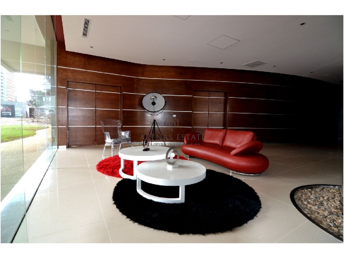 Apartamento ID.2520 - Apartamento de  3 dormitorios en venta en Punta del Este 