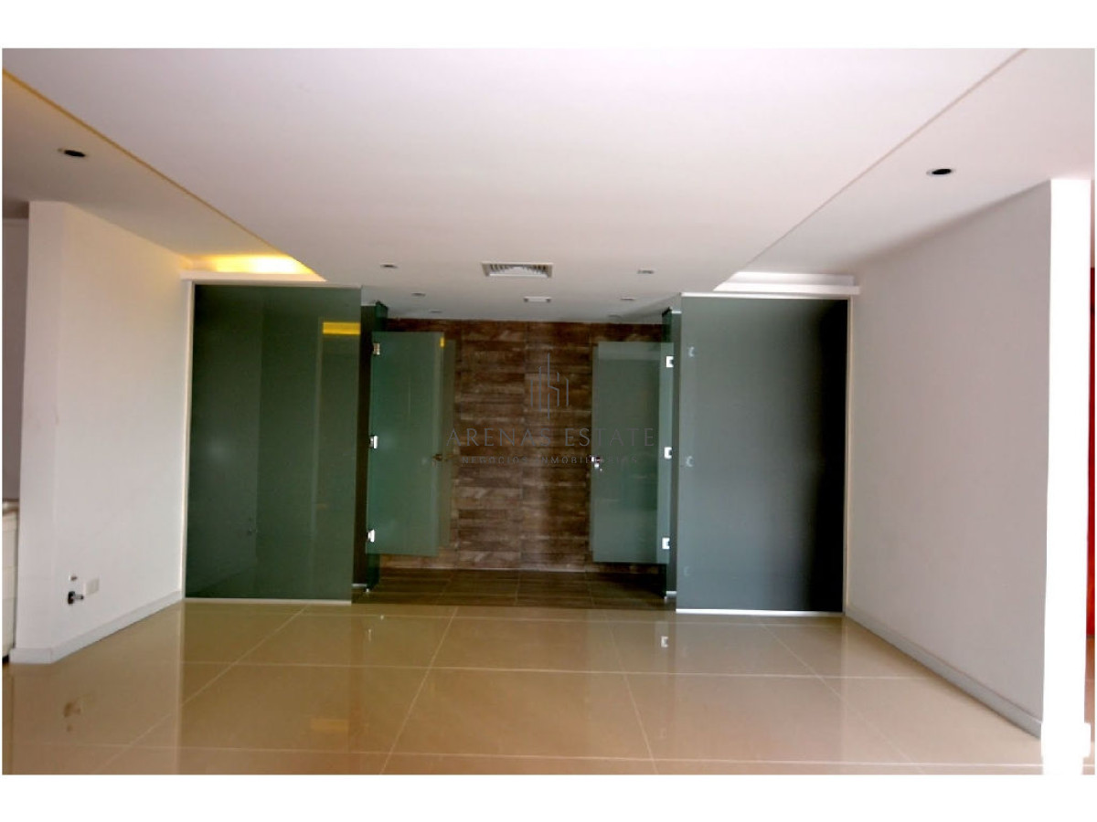 Apartamento ID.2520 - Apartamento de  3 dormitorios en venta en Punta del Este 