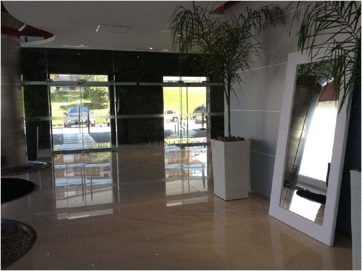 Apartamento ID.2520 - Apartamento de  3 dormitorios en venta en Punta del Este 