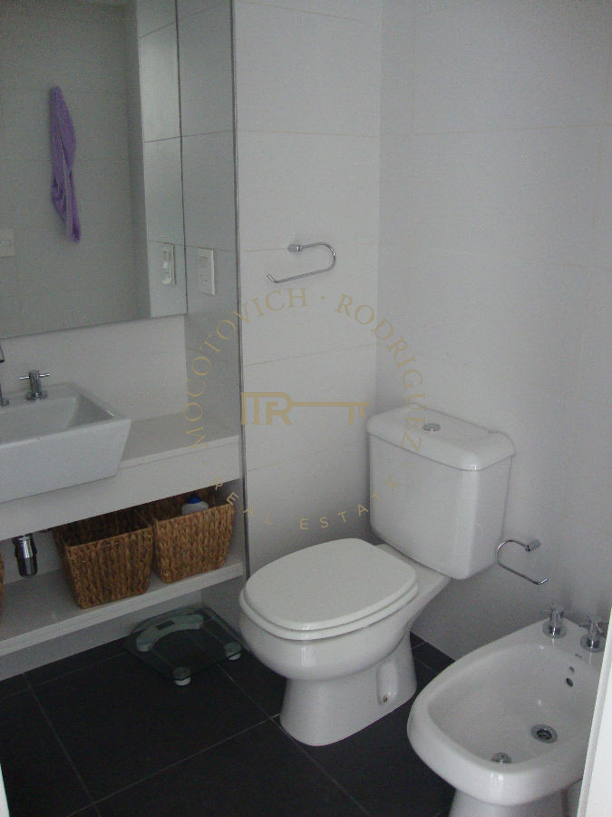 Apartamento ID.2661 - APARTAMENTO EN TORRE CON TODOS LOS SERVICIOS. A METROS DE PLAYA BRAVA.