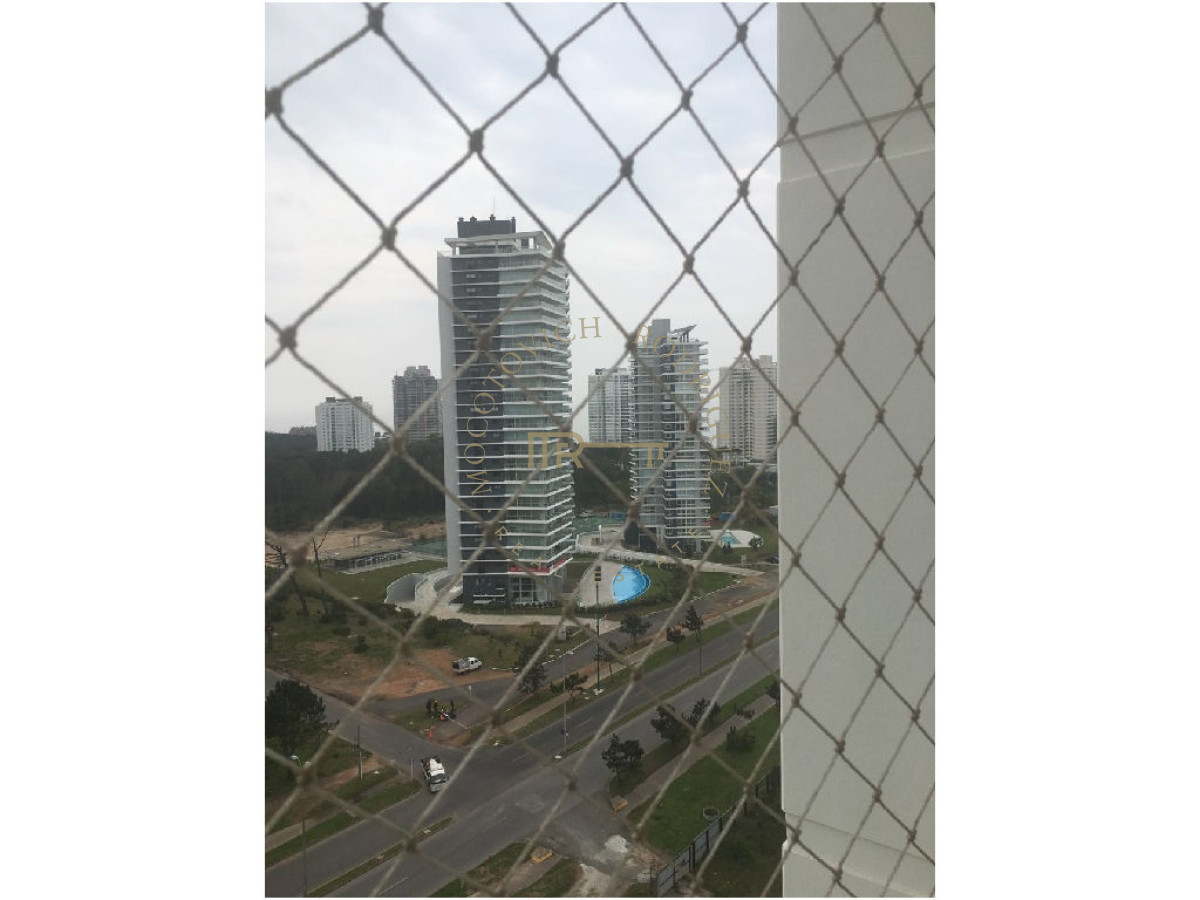 Apartamento ID.2661 - APARTAMENTO EN TORRE CON TODOS LOS SERVICIOS. A METROS DE PLAYA BRAVA.