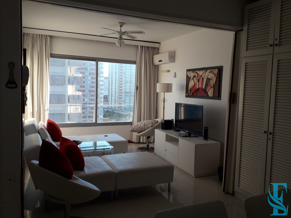Apartamento ID.613 - edificio a metros de playa brava 
