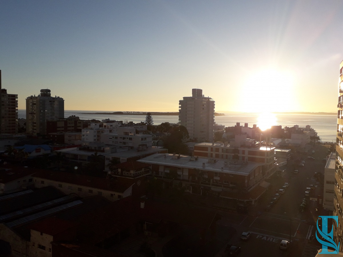 Apartamento ID.613 - edificio a metros de playa brava 