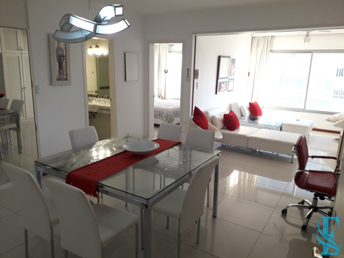 Apartamento ID.613 - edificio a metros de playa brava 