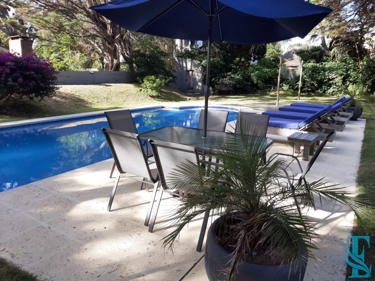 Casa ID.278 - Hermosa Casa en Playa Mansa consulte!!!!