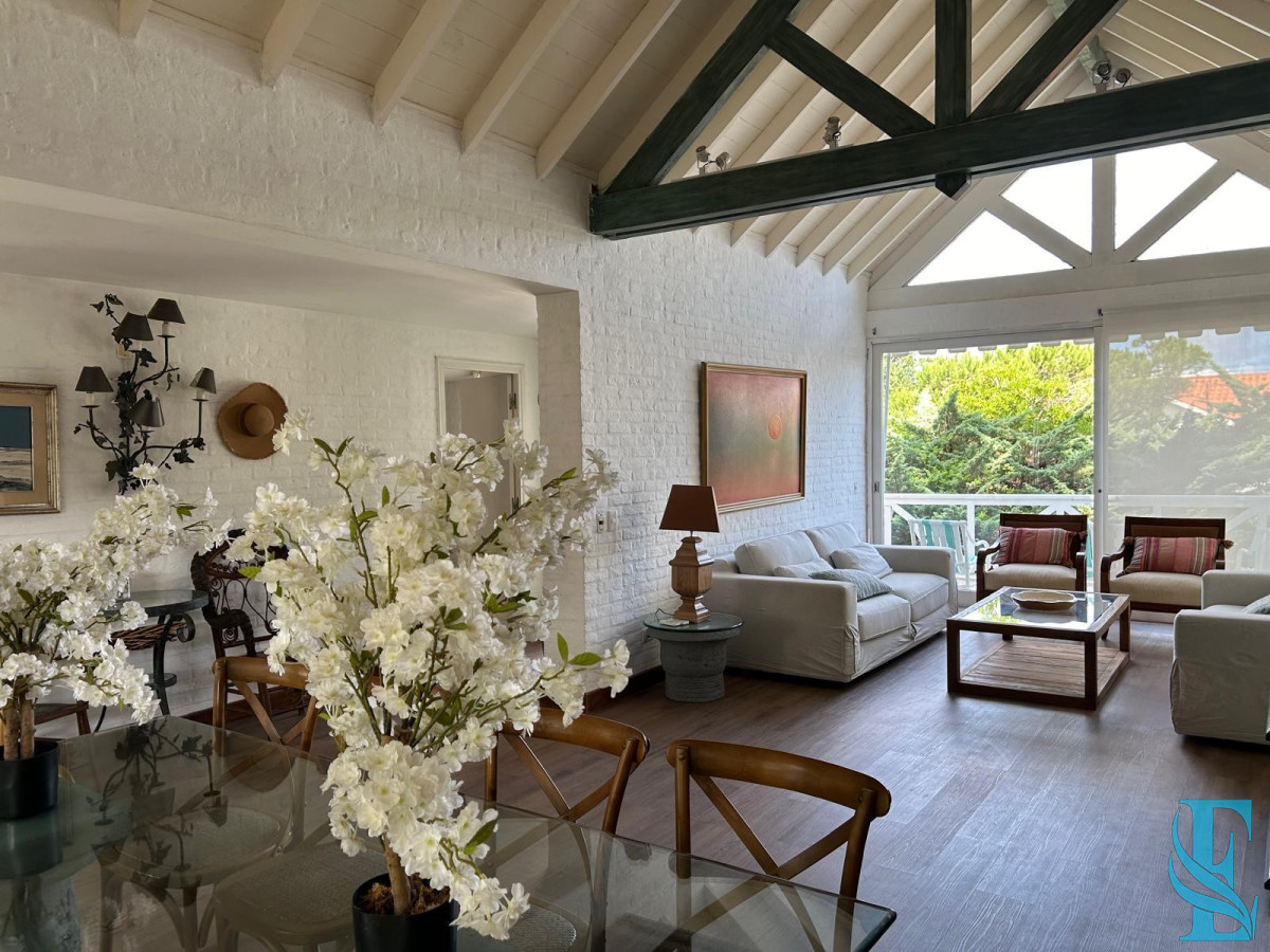 Casa ID.278 - Hermosa Casa en Playa Mansa consulte!!!!