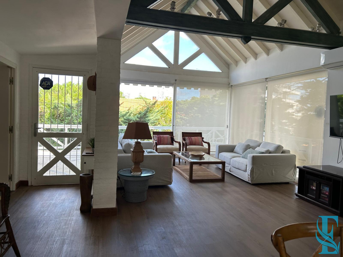 Casa ID.278 - Hermosa Casa en Playa Mansa consulte!!!!