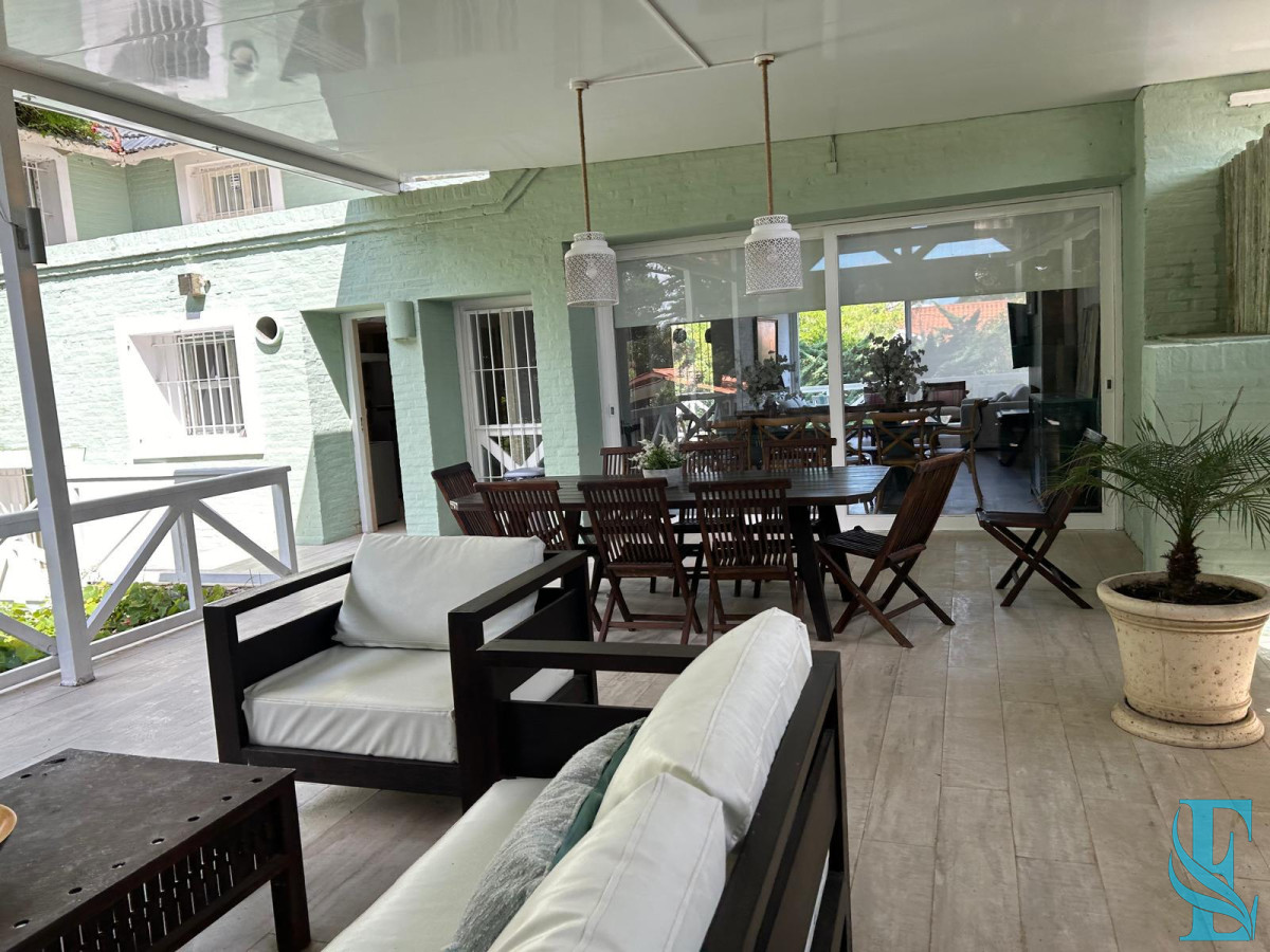 Casa ID.278 - Hermosa Casa en Playa Mansa consulte!!!!