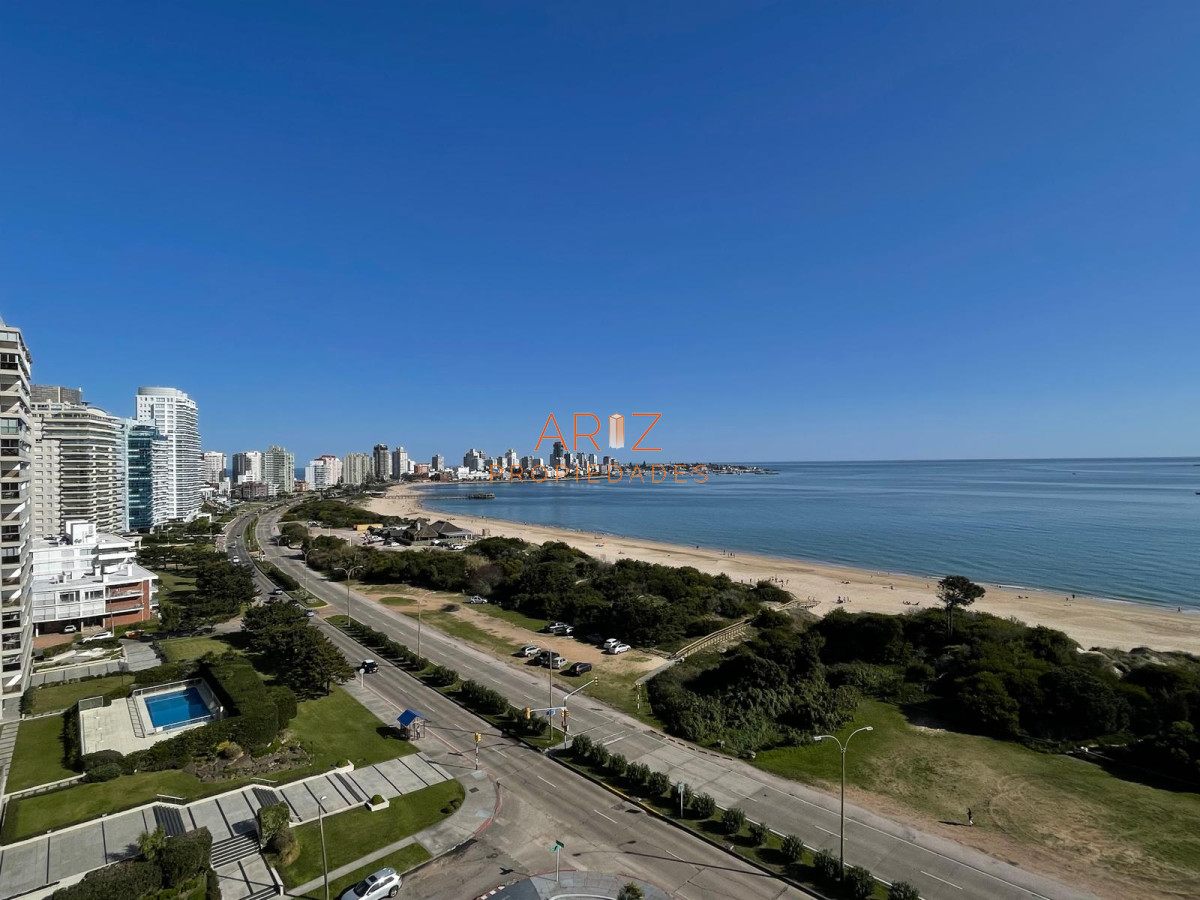 Apartamento ID.2187 - Venta apartamento en primera linea de playa mansa 3 dormitorios