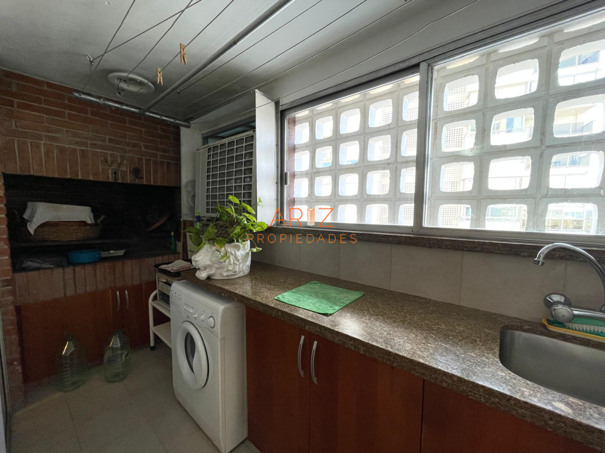 Apartamento ID.2187 - Venta apartamento en primera linea de playa mansa 3 dormitorios