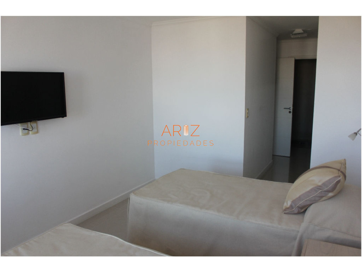 Apartamento ID.1377 - VENDO APARTAMENTO VISTA AL MAR 3 DORMITORIOS Y DEPENDENCIA 3 BAÑOS PUNTA DEL ESTE MANSA
