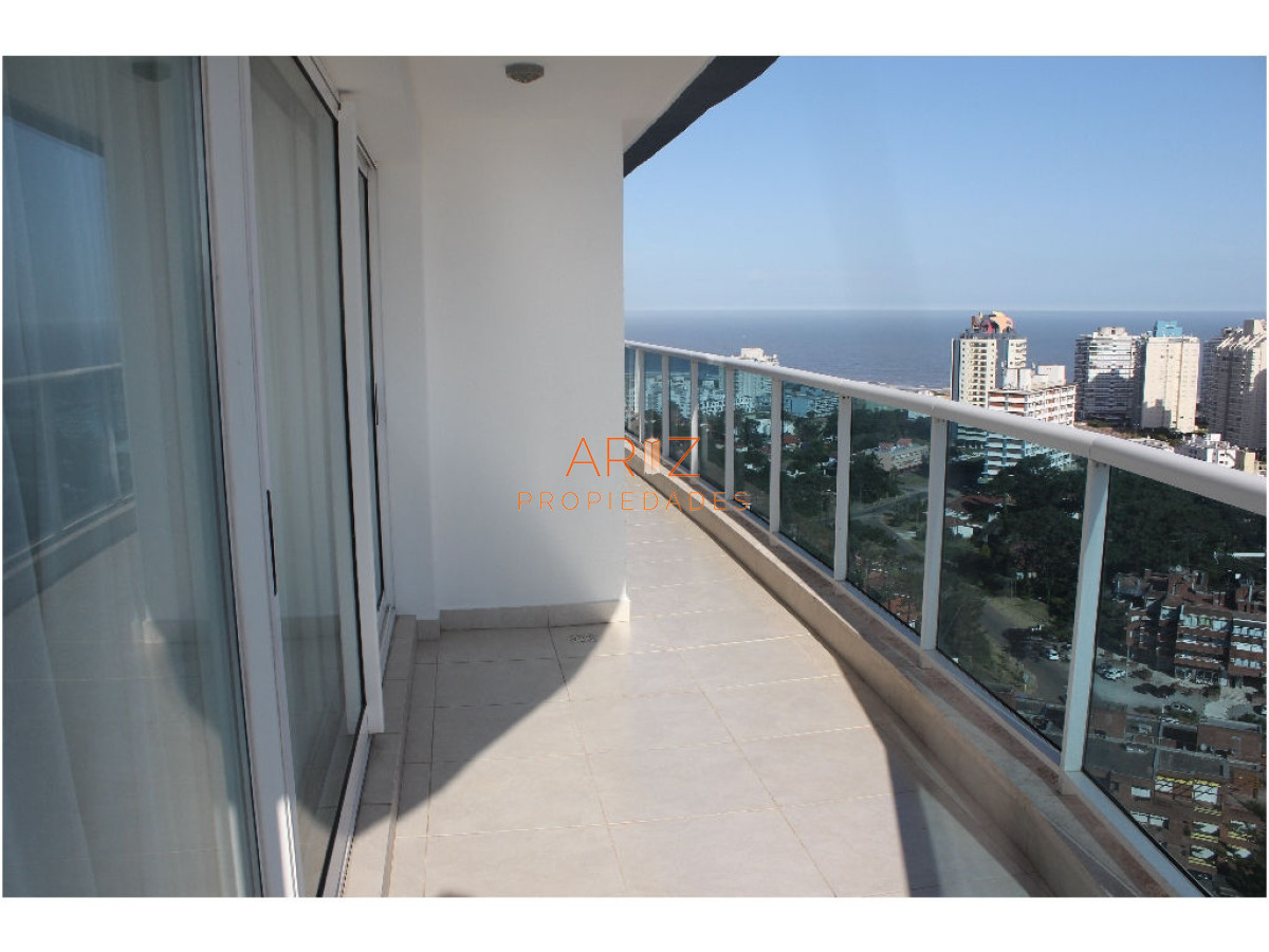 Apartamento ID.1377 - VENDO APARTAMENTO VISTA AL MAR 3 DORMITORIOS Y DEPENDENCIA 3 BAÑOS PUNTA DEL ESTE MANSA