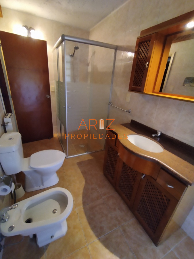 Casa ID.1946 - VENTA DE HERMOSA CASA EN BARRIO PINARES - 3 DORMITORIOS - 