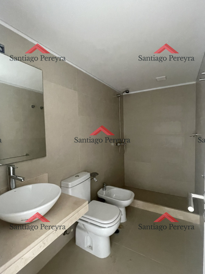 Apartamento ID.14700 - Amplio apartemento en venta, 2 dormitorios 2 baños parrillero propio y amplio balcon edificio moderno con amenities