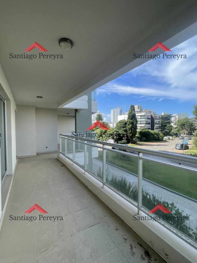 Apartamento ID.14700 - Amplio apartemento en venta, 2 dormitorios 2 baños parrillero propio y amplio balcon edificio moderno con amenities