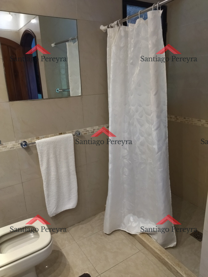 Casa ID.8928 - VENTA DE HERMOSA CASA 5 DORMITORIOS EN SUITE, A METROS DEL MAR.