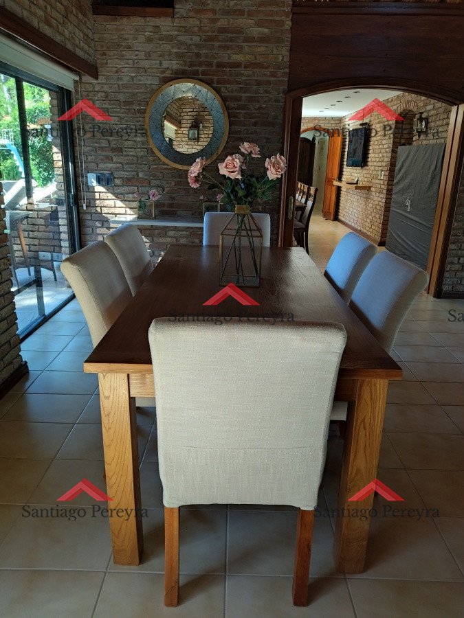 Casa ID.8928 - VENTA DE HERMOSA CASA 5 DORMITORIOS EN SUITE, A METROS DEL MAR.