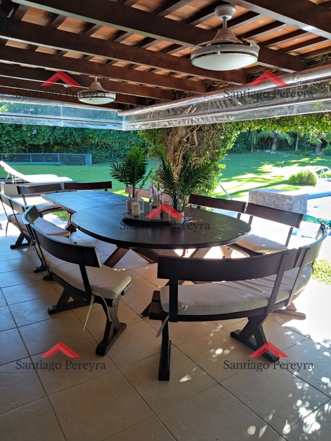 Casa ID.8928 - VENTA DE HERMOSA CASA 5 DORMITORIOS EN SUITE, A METROS DEL MAR.