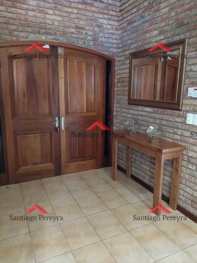 Casa ID.8928 - VENTA DE HERMOSA CASA 5 DORMITORIOS EN SUITE, A METROS DEL MAR.