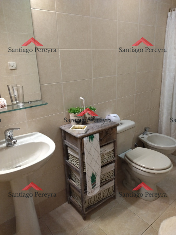 Casa ID.8928 - VENTA DE HERMOSA CASA 5 DORMITORIOS EN SUITE, A METROS DEL MAR.